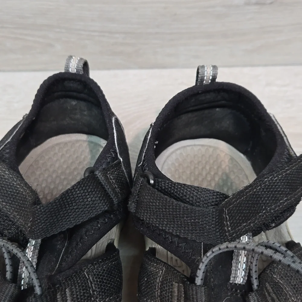 Keen Mens Outdoor Hiking Fisherman Whisper Sandals shoes sz 6